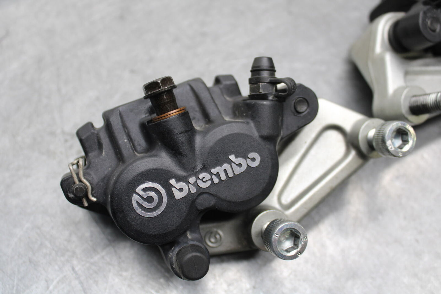 06-07 DUCATI MONSTER 695 RIGHT LEFT FRONT BRAKE CALIPER SET PAIR CALIPERS BB674