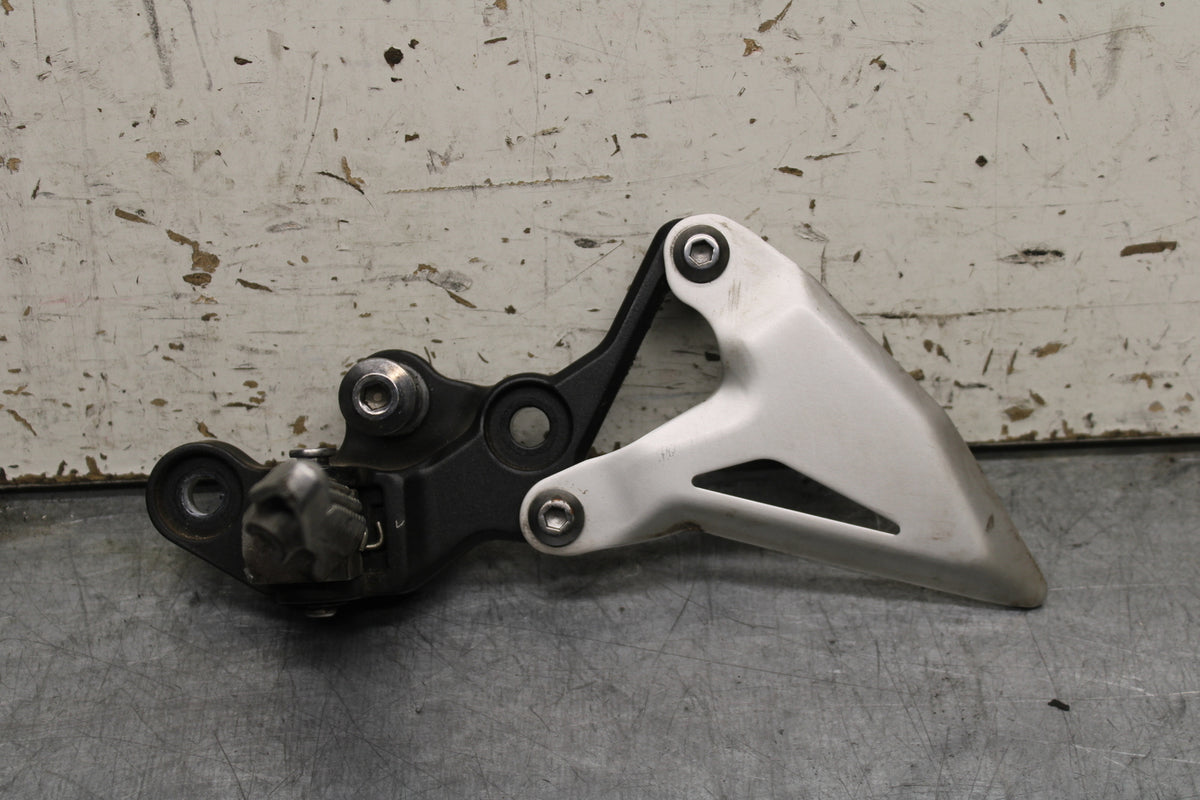 19-22 KAWASAKI Z400 LEFT REARSET REAR SET DRIVER FOOT PEG REST STOP BB738
