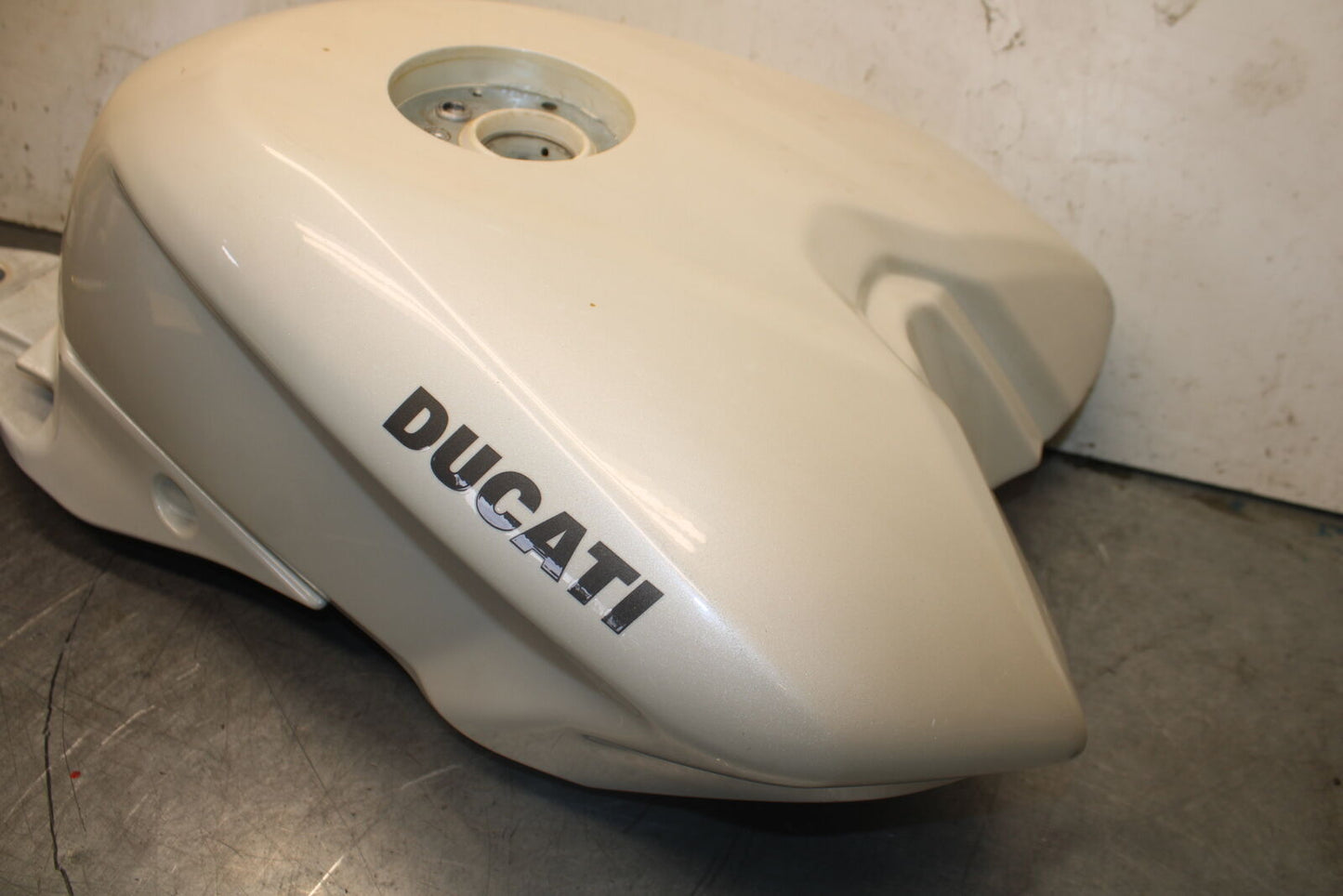 12-13 DUCATI STREETFIGHTER 848 GAS TANK FUEL CELL PETROL RESERVOIR BB705