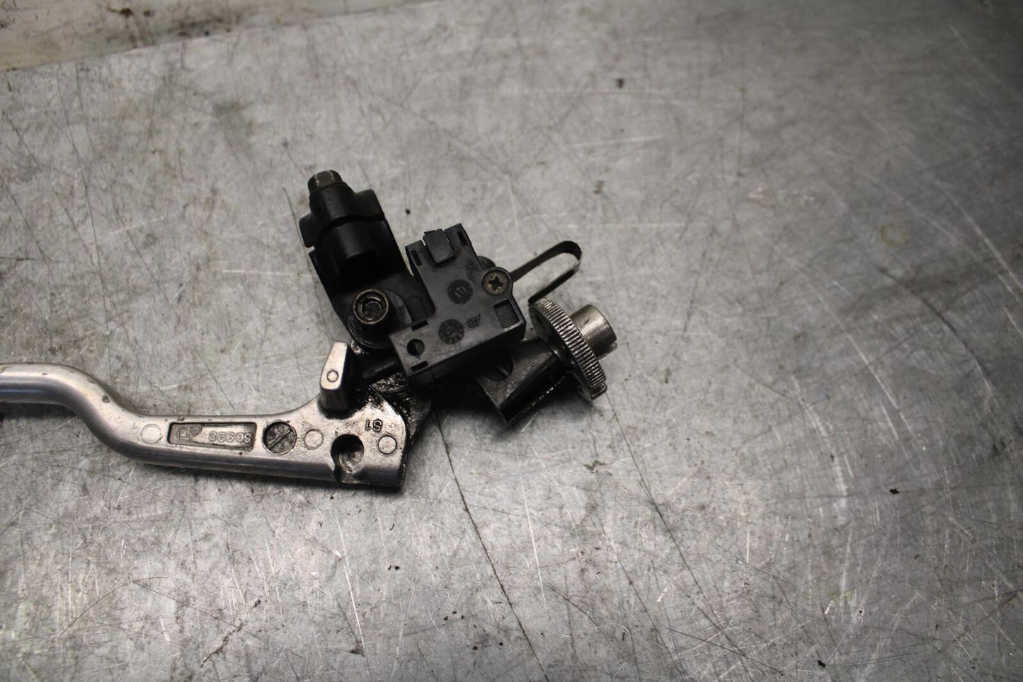 2001 Suzuki GSXR1000 CLUTCH PERCH MOUNT WITH LEVER 57500-40F11 BB52