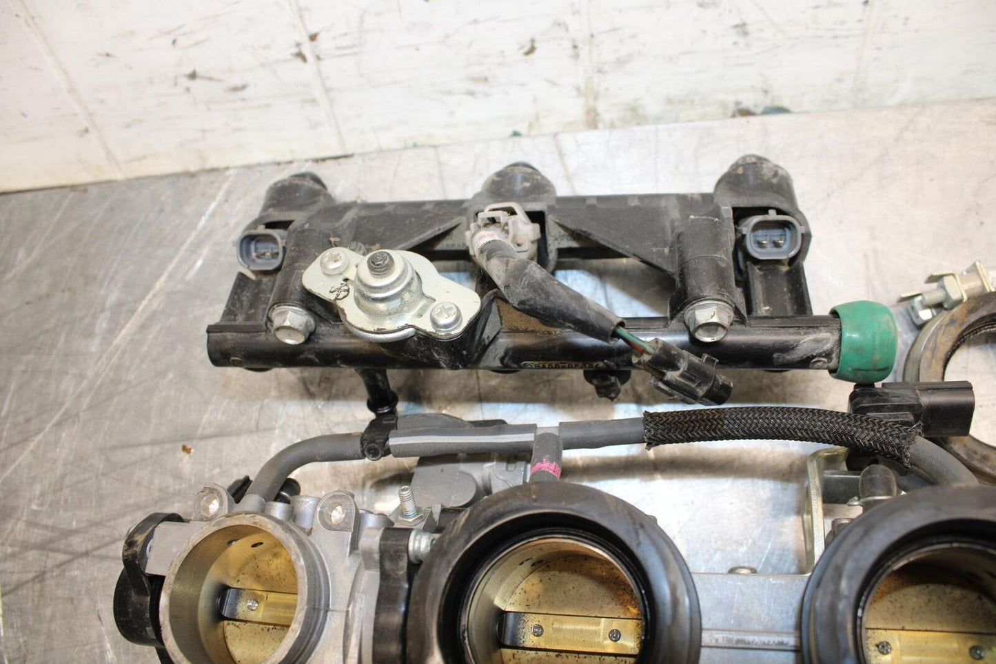 17-19 YAMAHA FZ09 MAIN FUEL INJECTORS / THROTTLE BODIES BB480