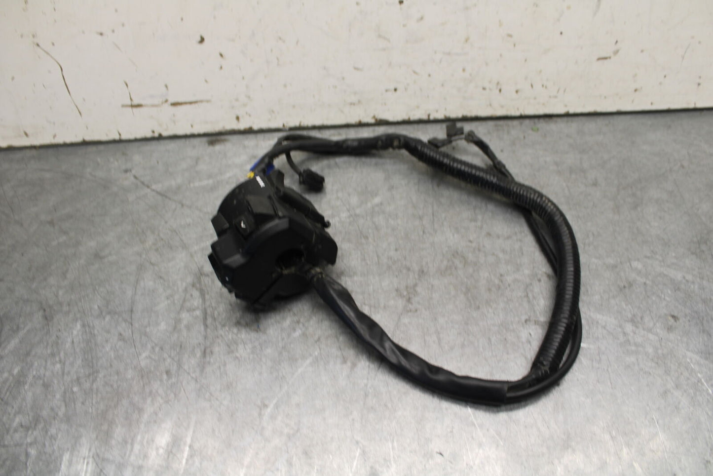 22-24 YAMAHA XSR900 LEFT CLIP ON HANDLE HORN SIGNALS SWITCH SWITCHES BB683