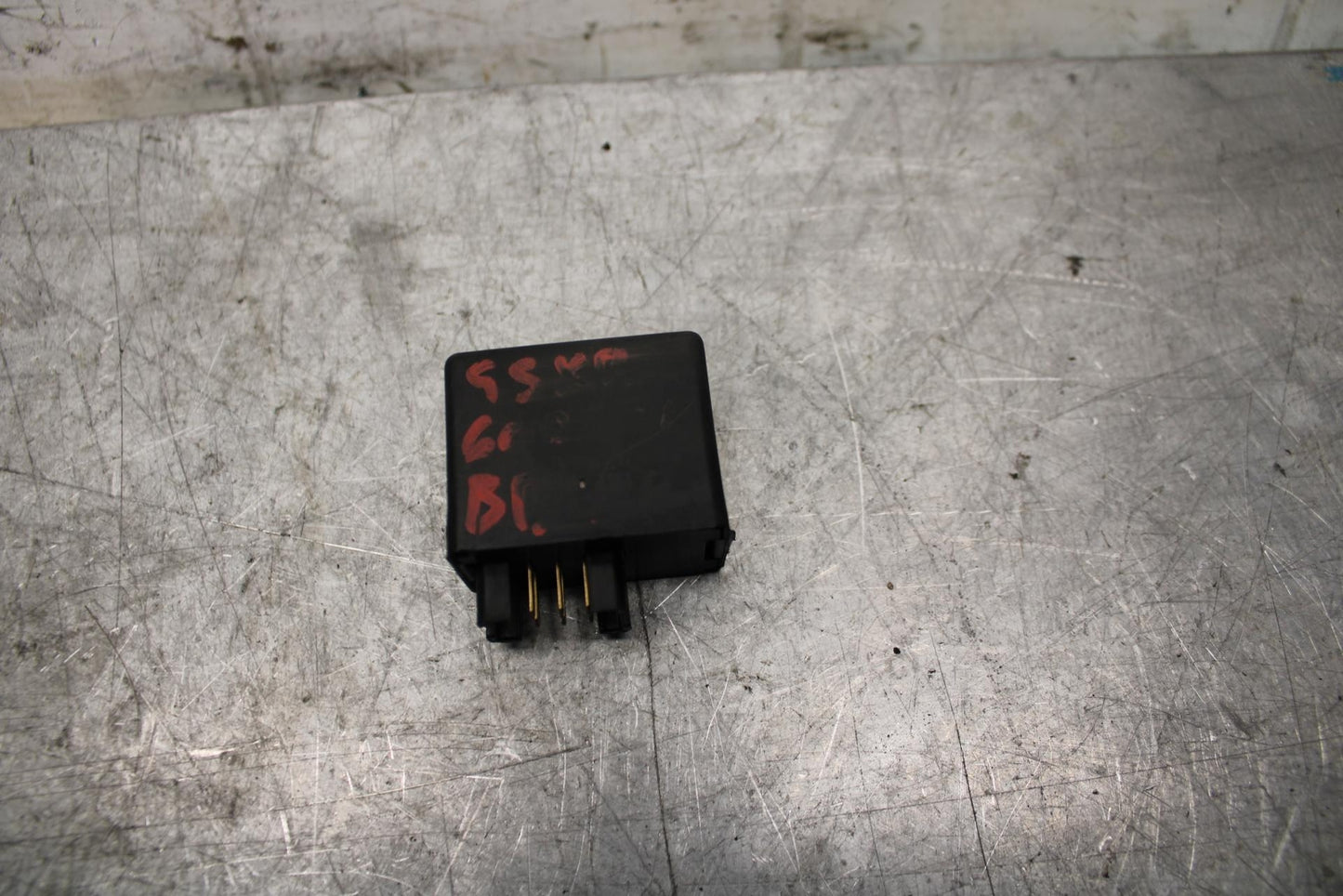 2001 Suzuki GSXR1000 TURN SIGNAL BLINKER RELAY FLASHER SWITCH 38610-03F00 BB52