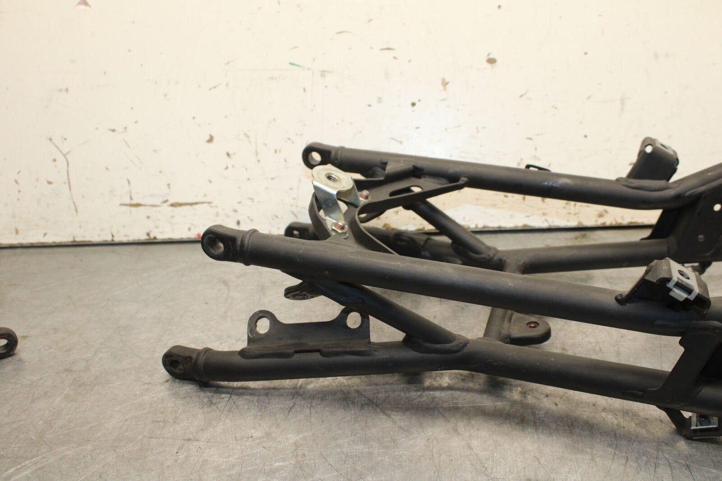 09-11 DUCATI STREETFIGHTER 1098 REAR SUBFRAME BACK SUB FRAME BB705
