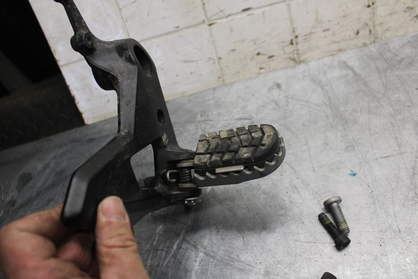 22 KTM 890 ADVENTURE RIGHT REARSET REAR SET DRIVER FOOT PEG REST STOP BB514