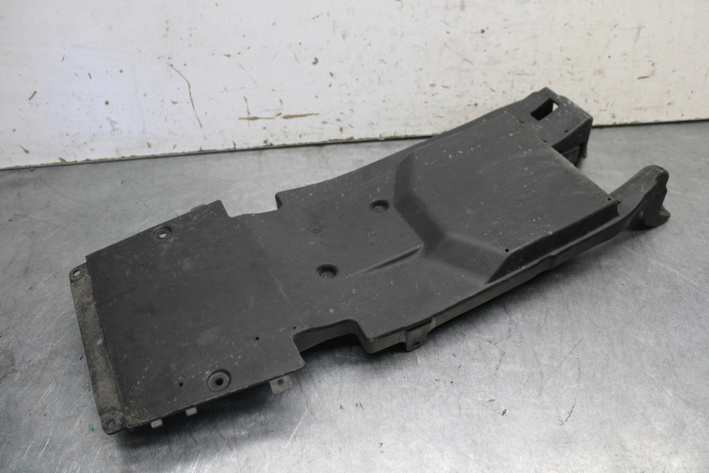09-12 KAWASAKI NINJA ZX6R REAR BACK TAIL UNDERTAIL BATTERY TRAY PLASTIC BB698