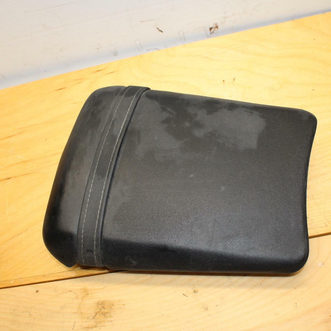 02-03 YAMAHA YZF R1 5PW REAR BACK PASSENGER TANDEM SEAT PAD SADDLE PILLION BB313