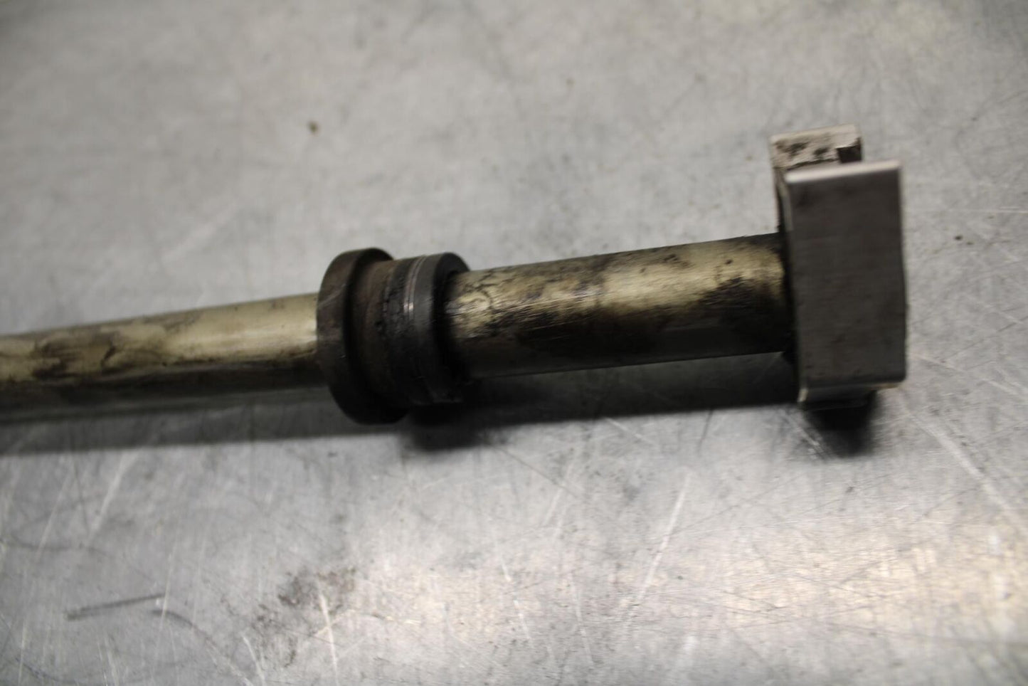 14-15 TRIUMPH STREET TRIPLE R REAR AXLE BACK WHEEL RIM PIVOT BOLT AXEL BB441