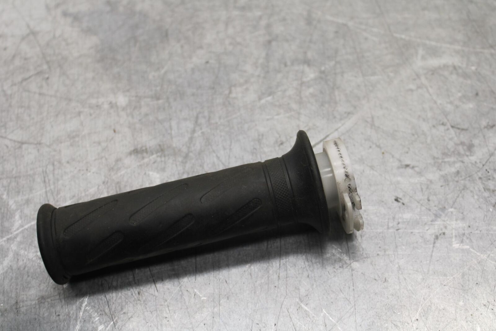 01-03 SUZUKI GSXR600 RIGHT THROTTLE GRIP BB633