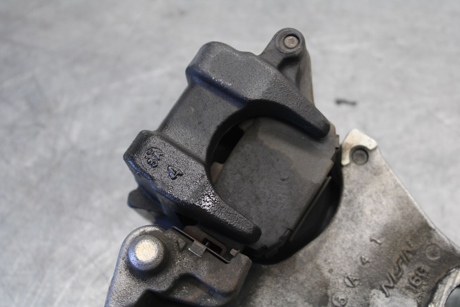 03-07 SUZUKI SV1000S REAR BACK BRAKE CALIPER W MOUNT BRACKET BB657