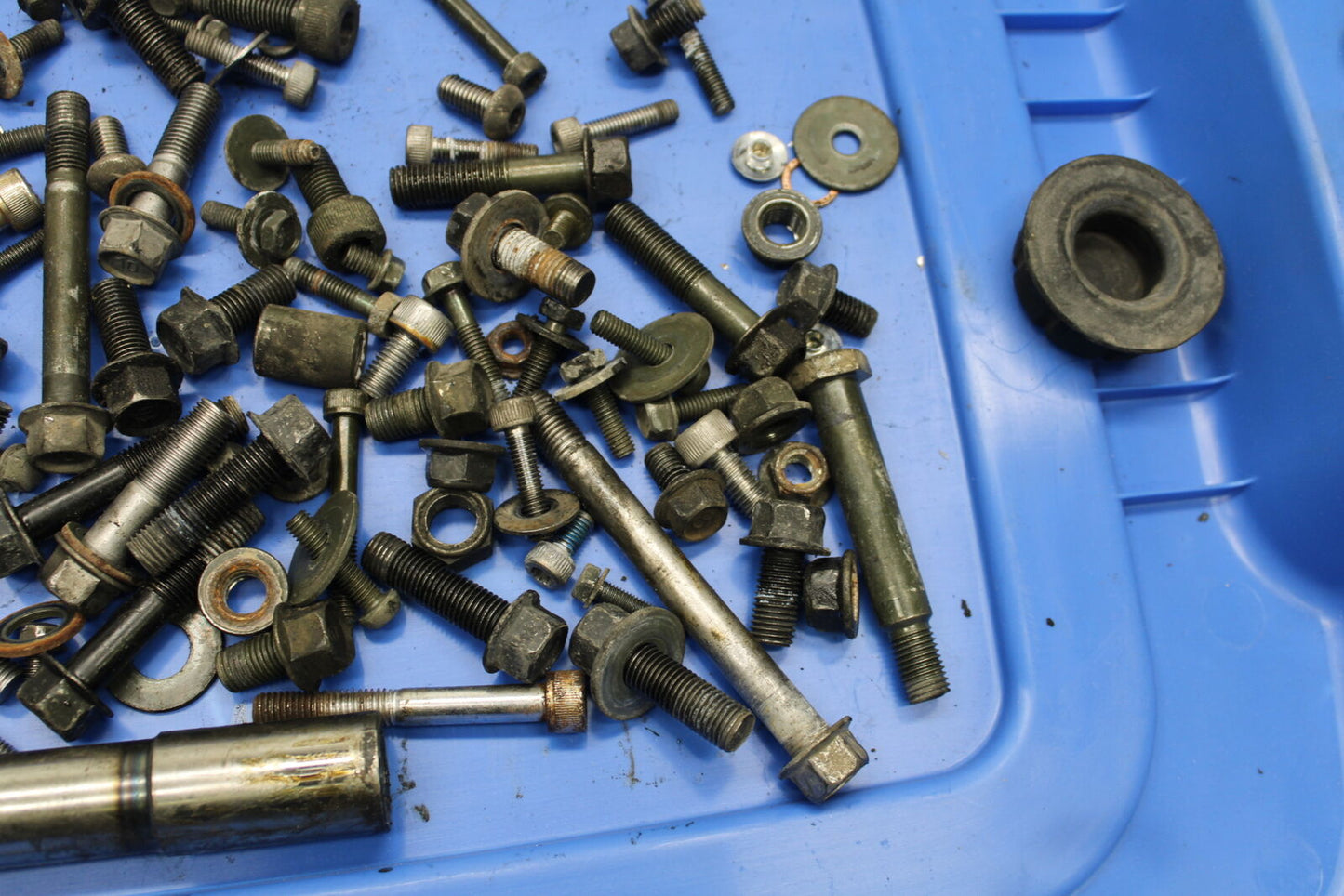 99-00 YAMAHA V STAR 1100 MOUNTING BOLTS HARDWARE MOTOR SCREWS BB711