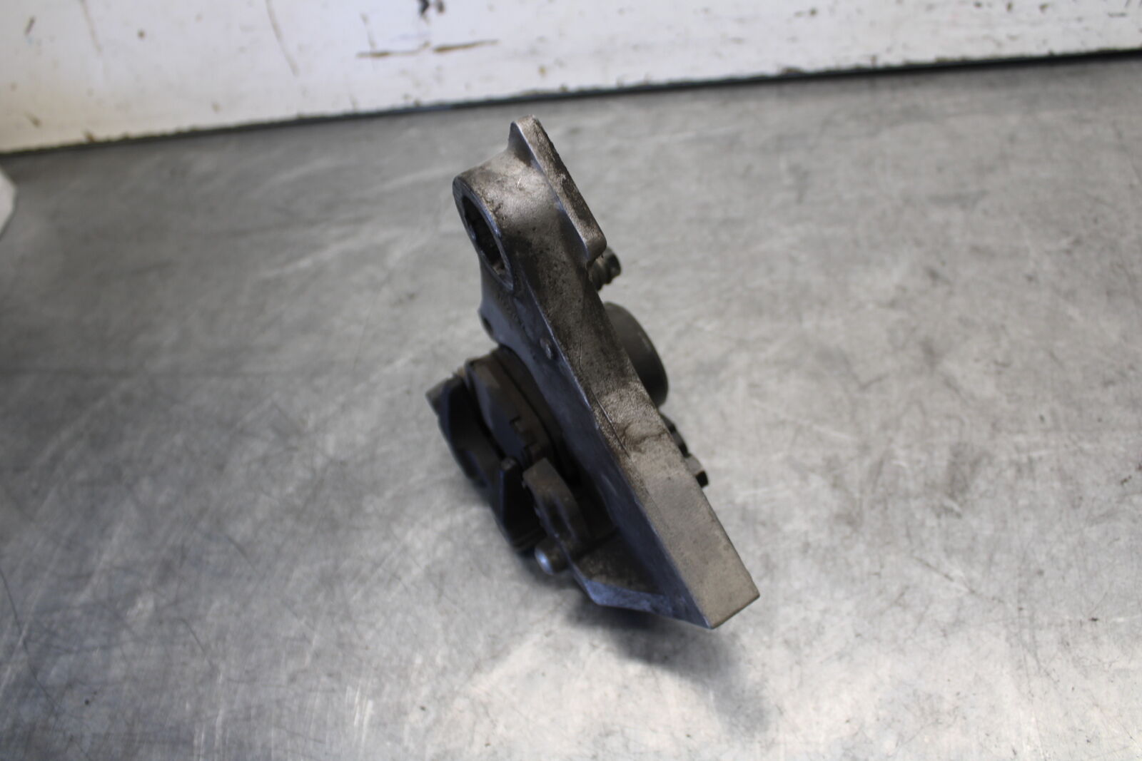 03-07 SUZUKI SV1000S REAR BACK BRAKE CALIPER W MOUNT BRACKET BB657