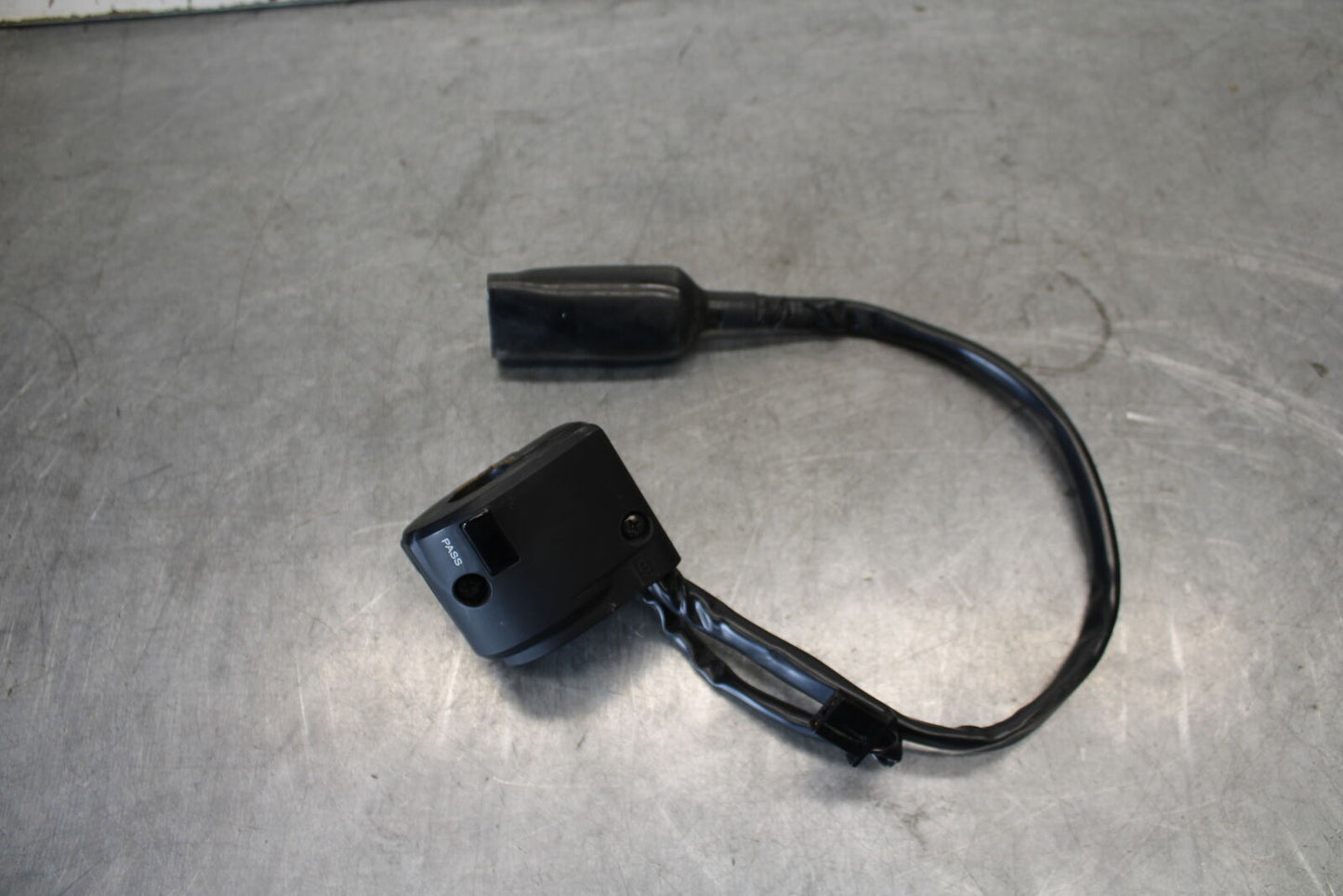 18-23 KAWASAKI NINJA 400 LEFT CLIP ON HANDLE HORN SIGNALS SWITCH SWITCHES BB679