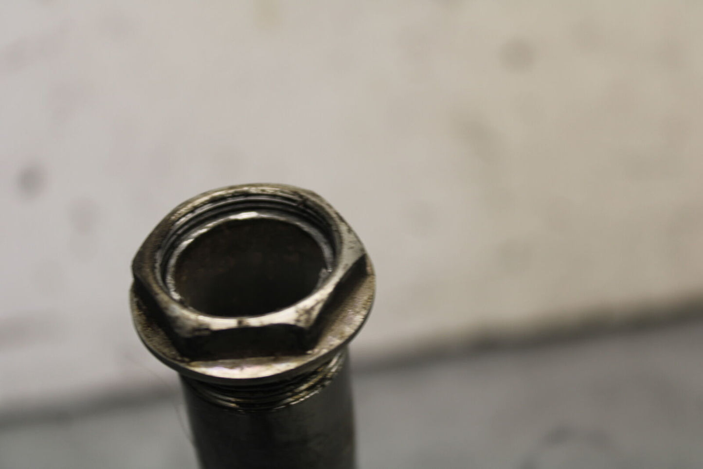 06-07 DUCATI MONSTER 695 FRONT WHEEL RIM AXLE PIVOT BOLT BB674