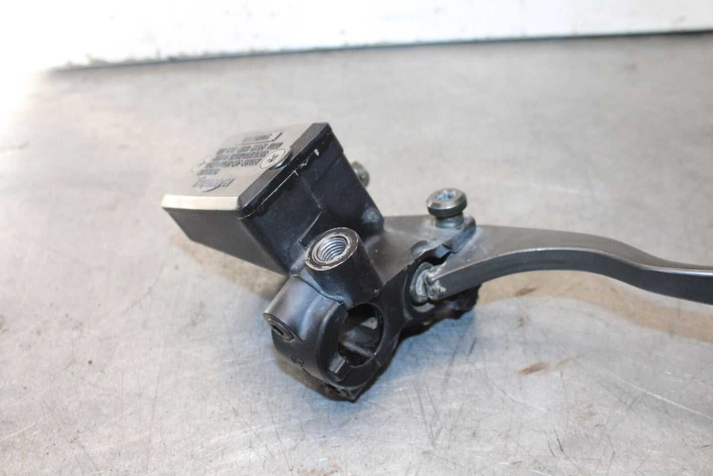 01-06 TRIUMPH TIGER 955I FRONT BRAKE MASTER CYLINDER w/ LEVER BB693