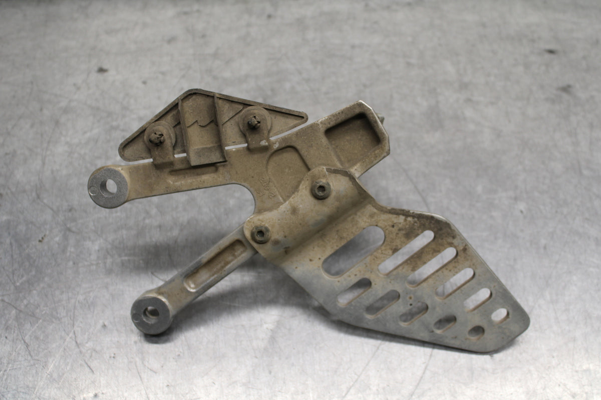 06-07 YAMAHA YZF R6 LEFT REARSET REAR SET DRIVER FOOT PEG REST STOP BB742