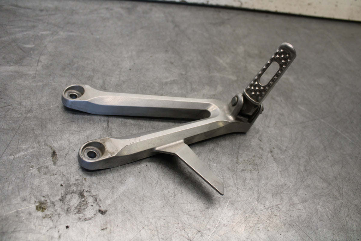 05-06 HONDA CBR600RR RIGHT PASSENGER PEG 50720-MEL-305 50750-MEE-D00 BB655