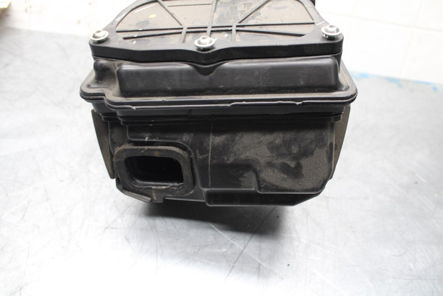 21 HUSQVARNA VITPILEN 401 AIRBOX AIR INTAKE FILTER BOX BB467