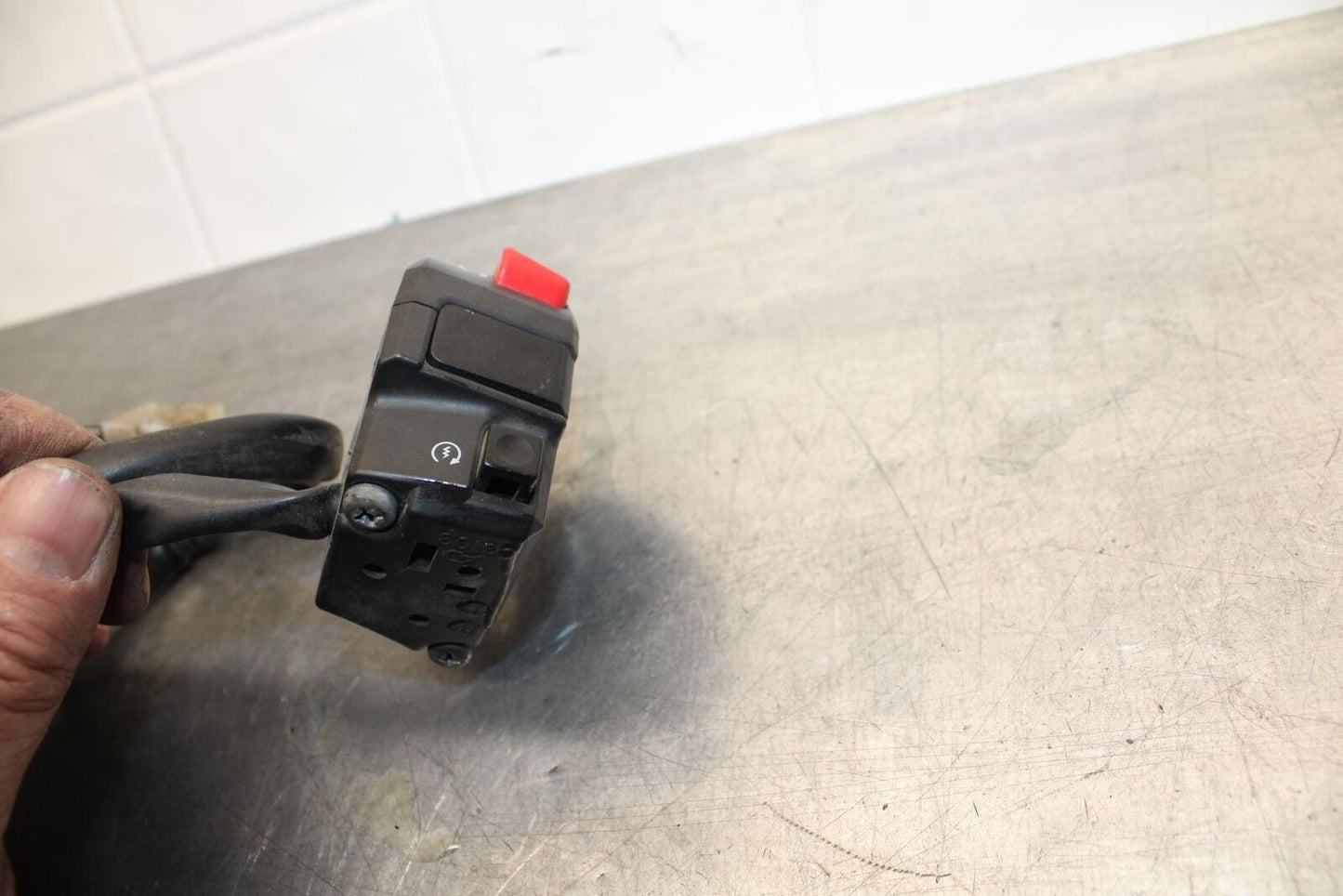 07-11 KTM 990 SUPER DUKE RIGHT CLIP ON HANDLE KILL OFF START SWITCH BB578