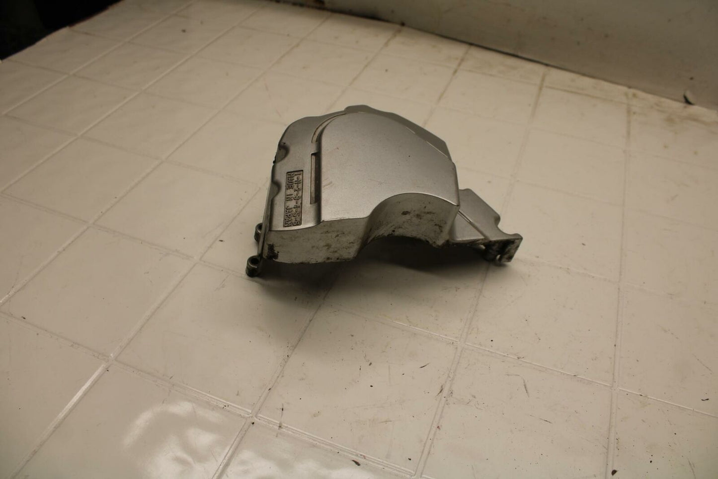 01-05 YAMAHA FZS1000 ENGINE SPROCKET COVER BB 04