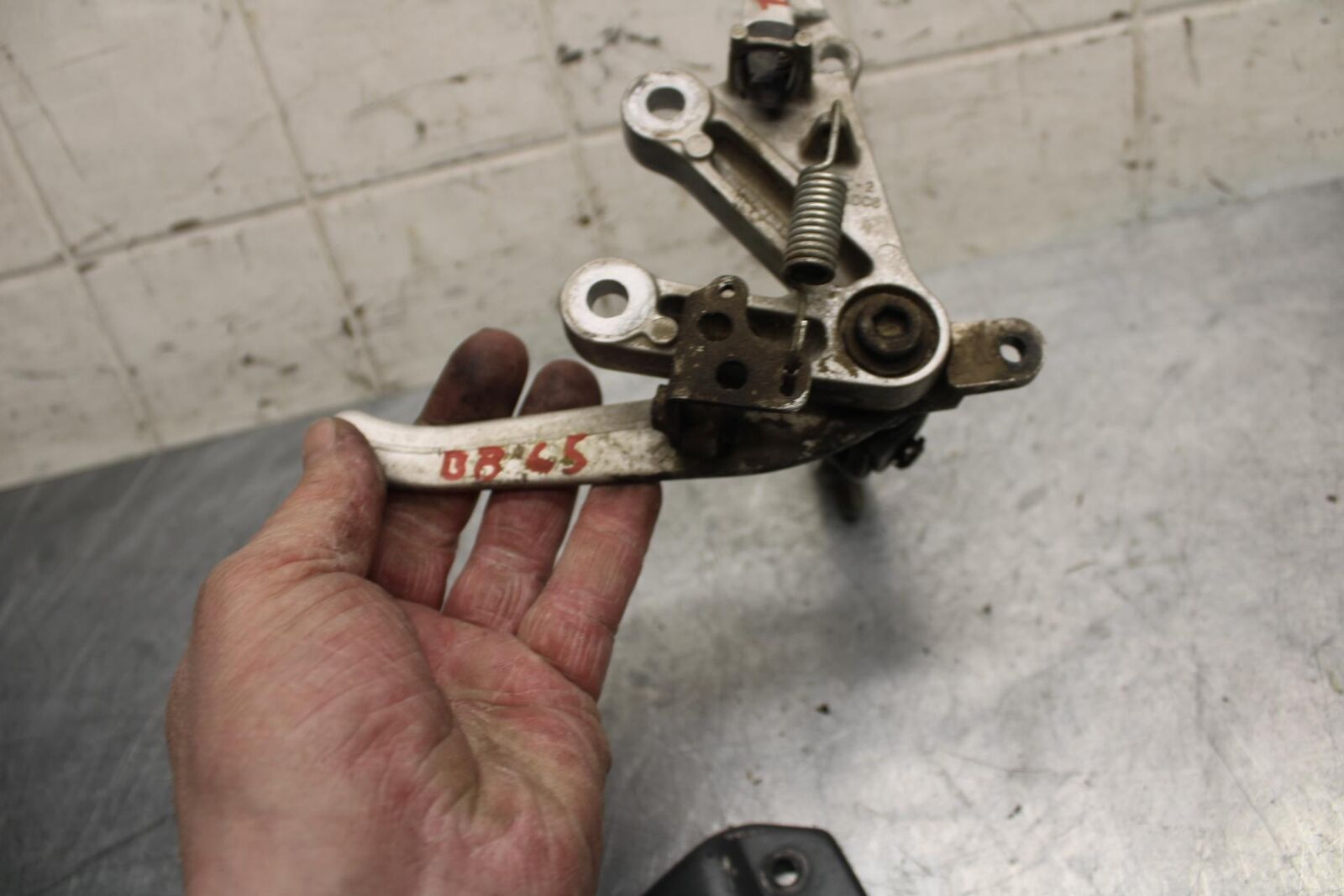 02-03 SUZUKI GSXR750 RIGHT REARSET REAR SET DRIVER FOOT PEG PEDAL BB14