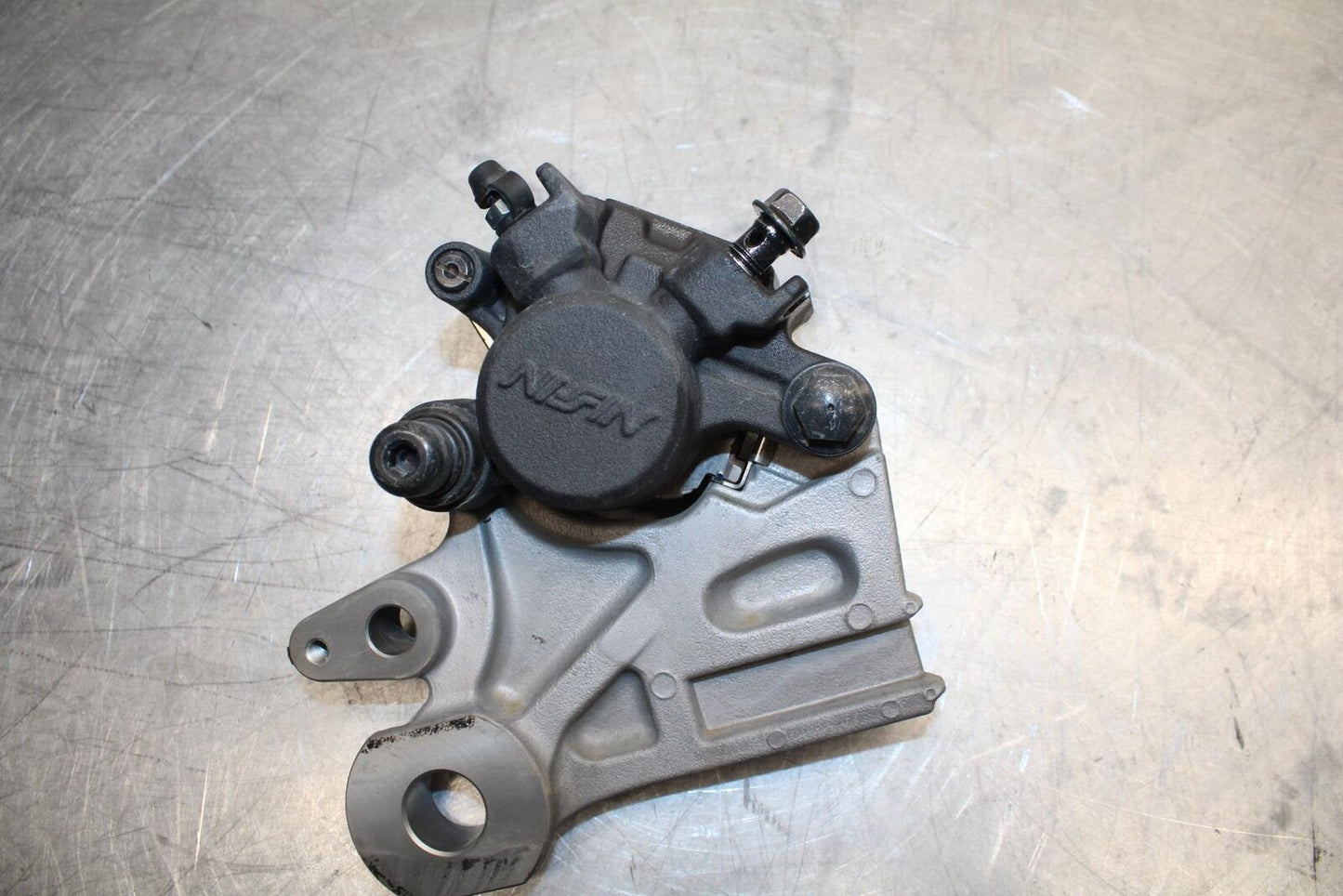 18-20 YAMAHA MT-07 MT-07 ABS REAR BACK BRAKE CALIPER W MOUNT BRACKET BB454