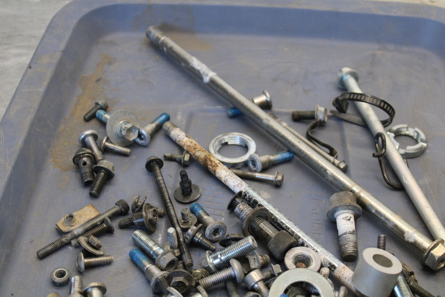 03-07 SUZUKI SV1000S ENGINE MOUNTING BOLTS HARDWARE SCREWS BB657