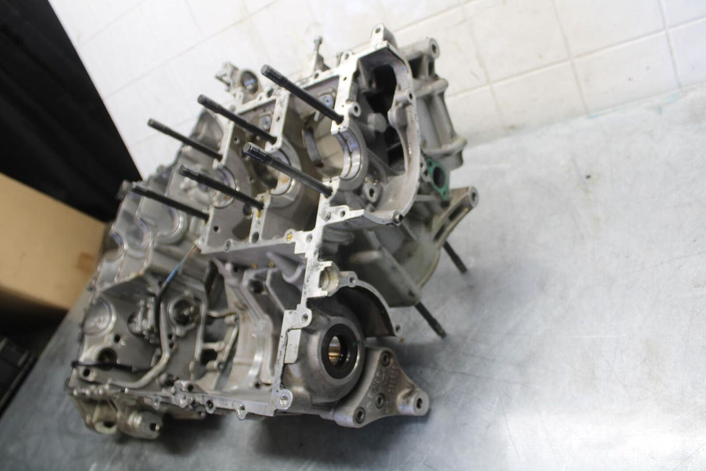 2010 Aprilia RSV1000R ENGINE MOTOR CRANKCASE CRANK CASES BLOCK BB513