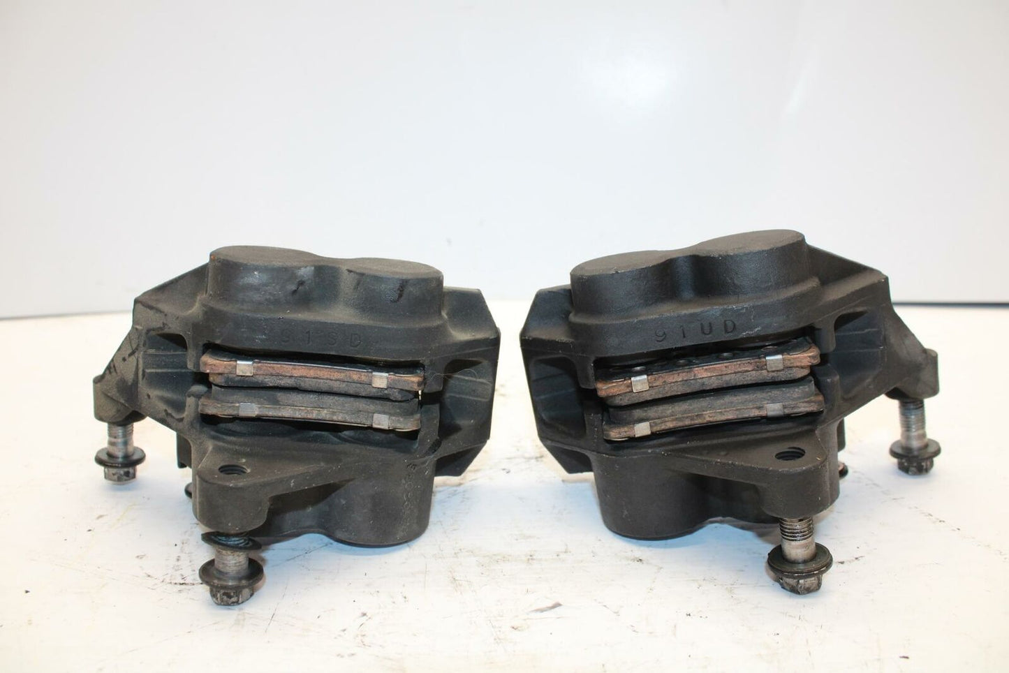 99 YAMAHA YZF R6 RIGHT LEFT FRONT BRAKE CALIPER SET PAIR CALIPERS BB246