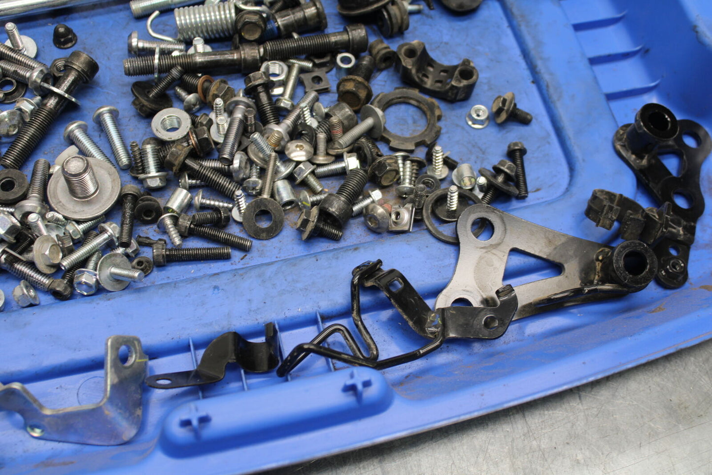 19-24 YAMAHA R3 MOUNTING BOLTS HARDWARE MOTOR SCREWS BB736