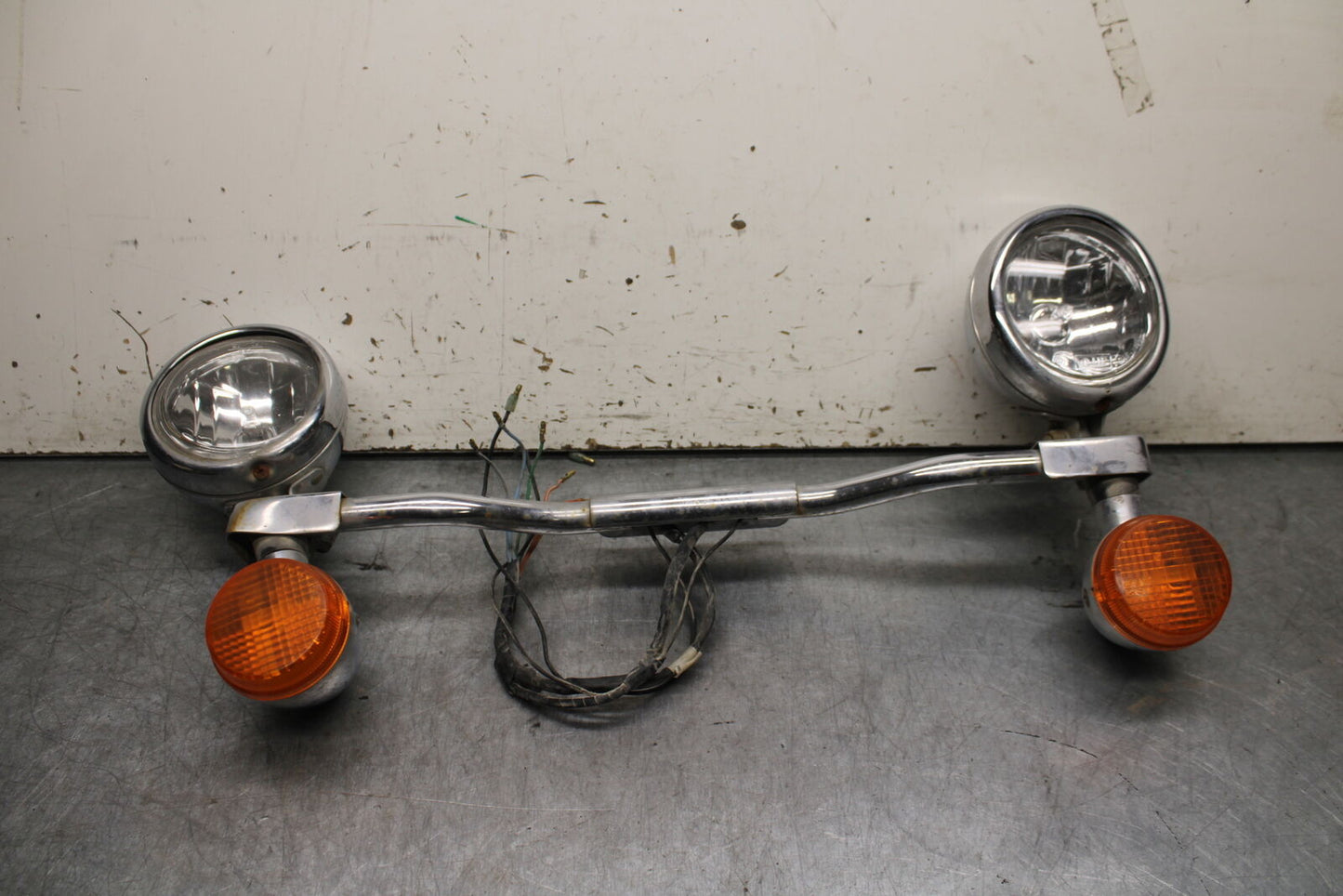 02-04 HONDA VTX1800S FRONT TURN SIGNAL BAR MOUNT & TURN SIGNALS BB712