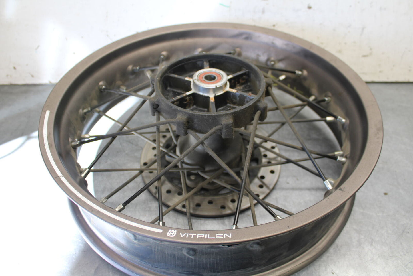 21 HUSQVARNA VITPILEN 401 REAR WHEEL BACK RIM BB467