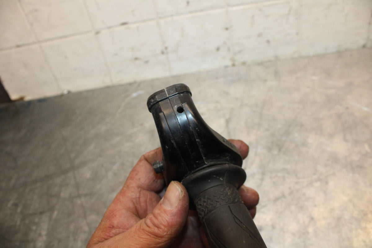 18 YAMAHA YZF R1 THROTTLE CABLE LINE HOUSING GUIDE BB473