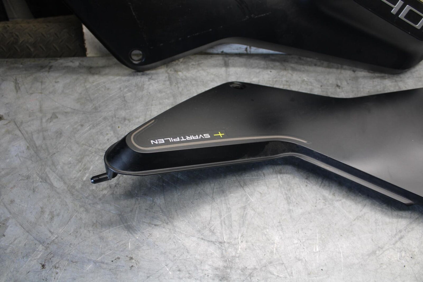 22-23 HUSQVARNA SVARTTPILEN 401 SIDE FAIRING TANK COWL SET BB541