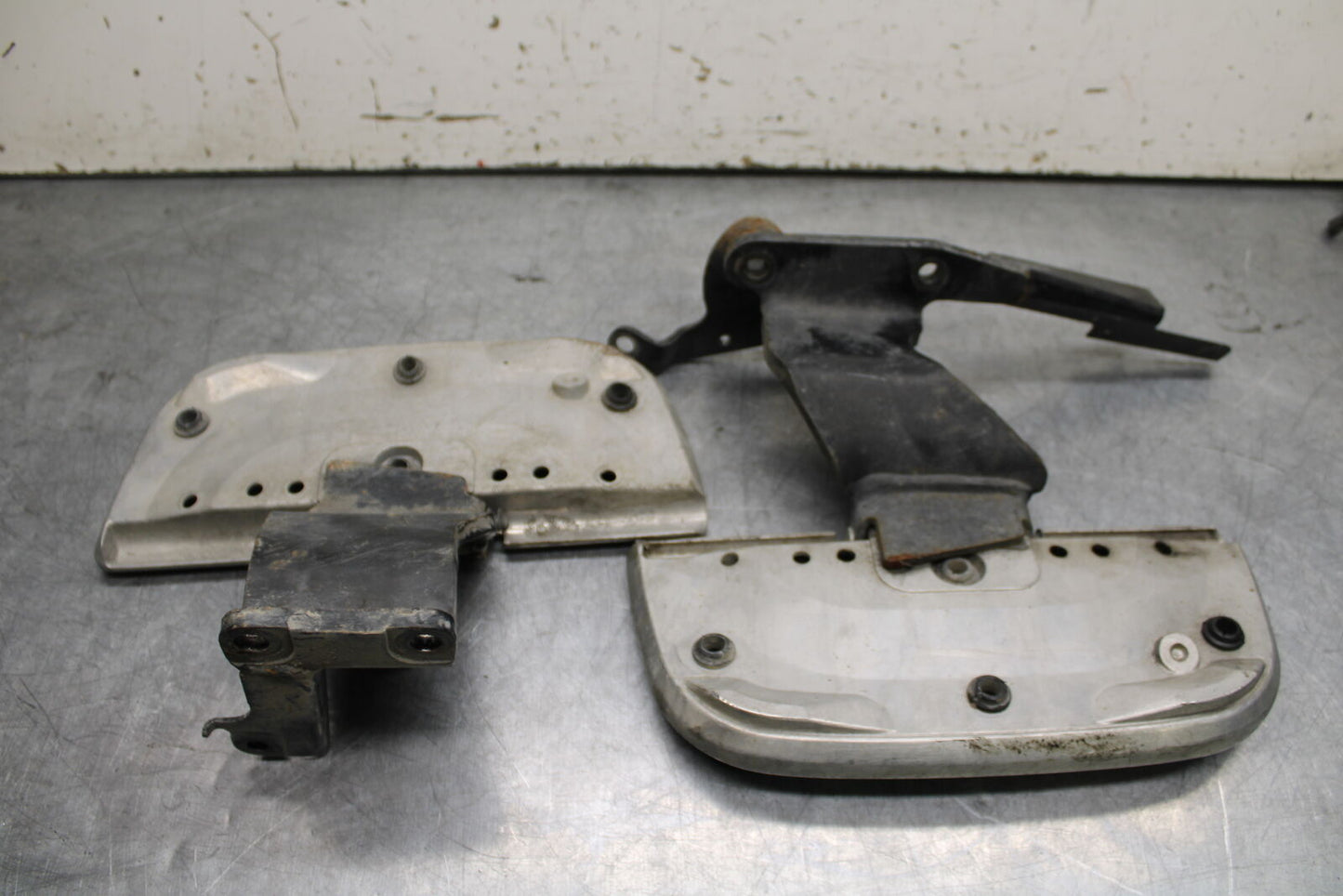 02-04 HONDA VTX1800S FRONT FOOT RESTS PEGS STEPS SET PAIR BB712