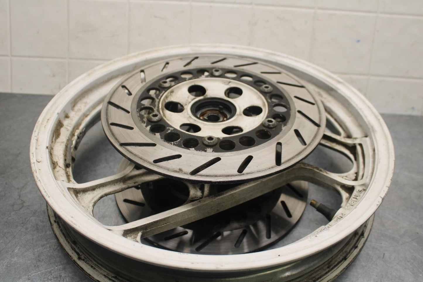 1988 Yamaha FZ600 FRONT WHEEL AND LEFT RIGHT BRAKE ROTORS DISCS BB601