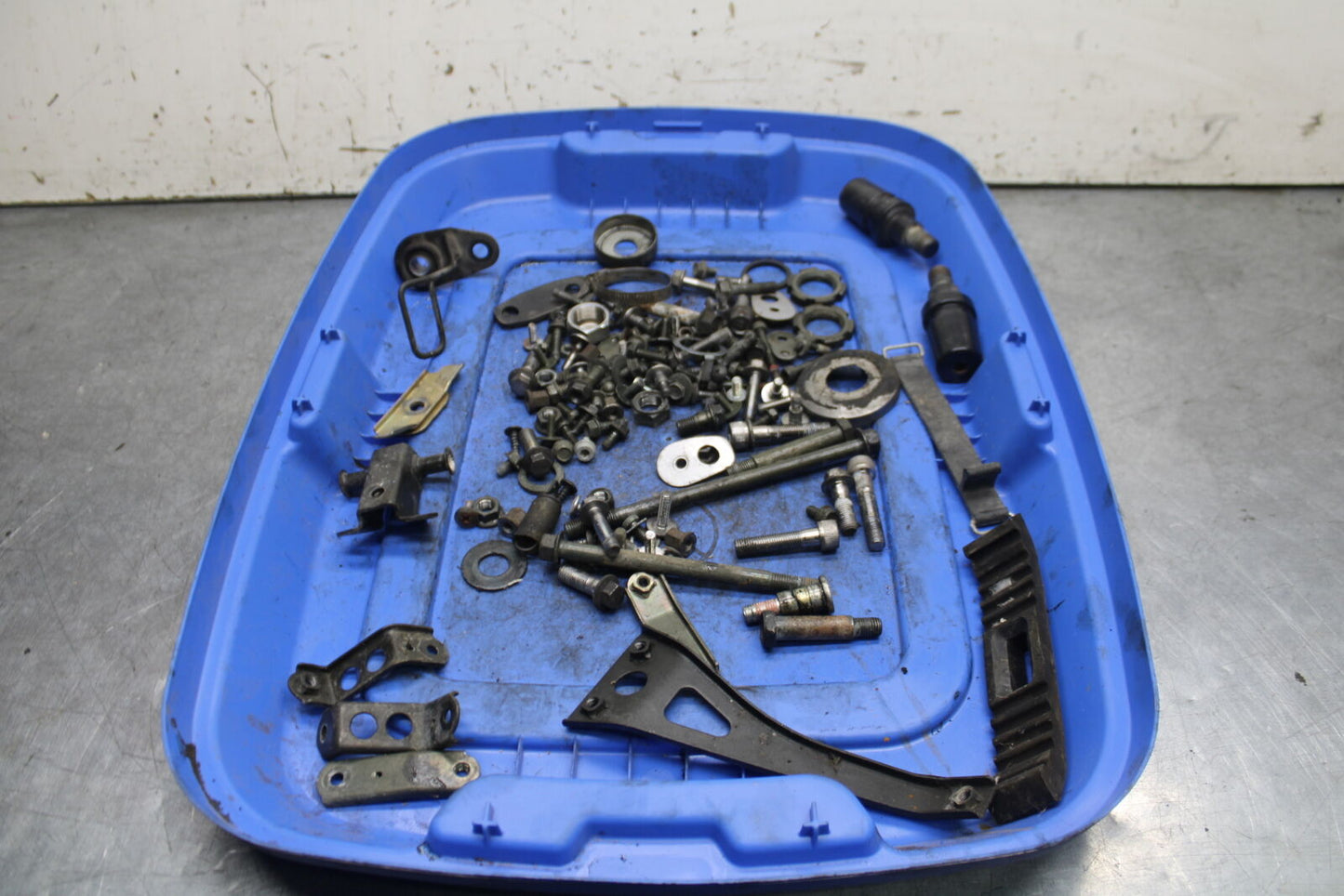 96-07 YAMAHA YZF600R MOUNTING BOLTS HARDWARE MOTOR SCREWS BB746