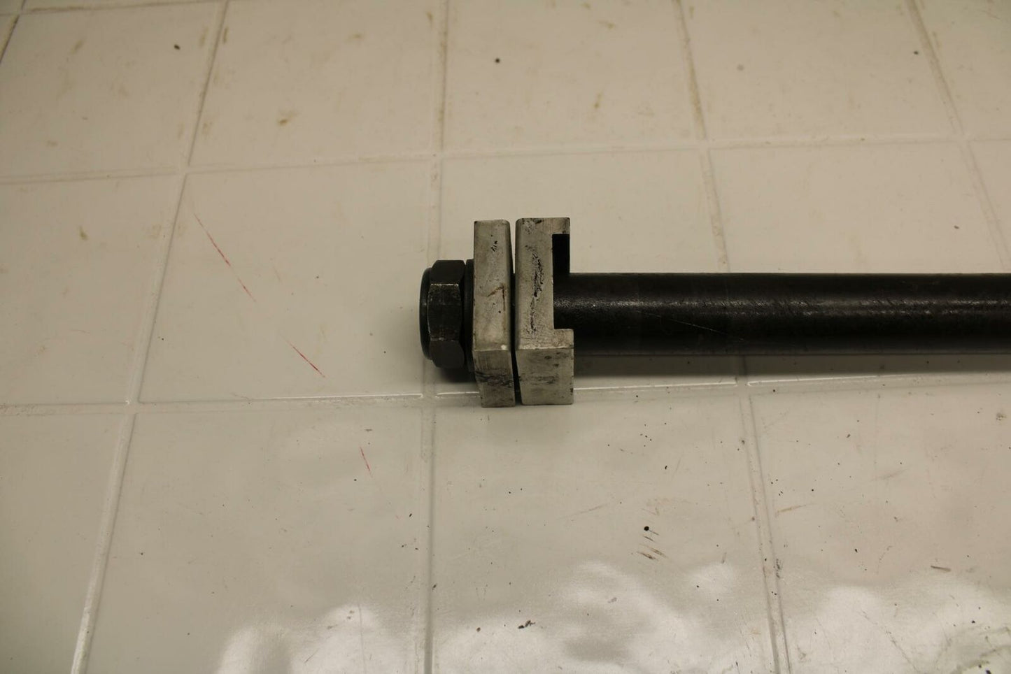 99-00 YAMAHA YZF R6 REAR AXLE BACK WHEEL RIM PIVOT BOLT AXEL BB04