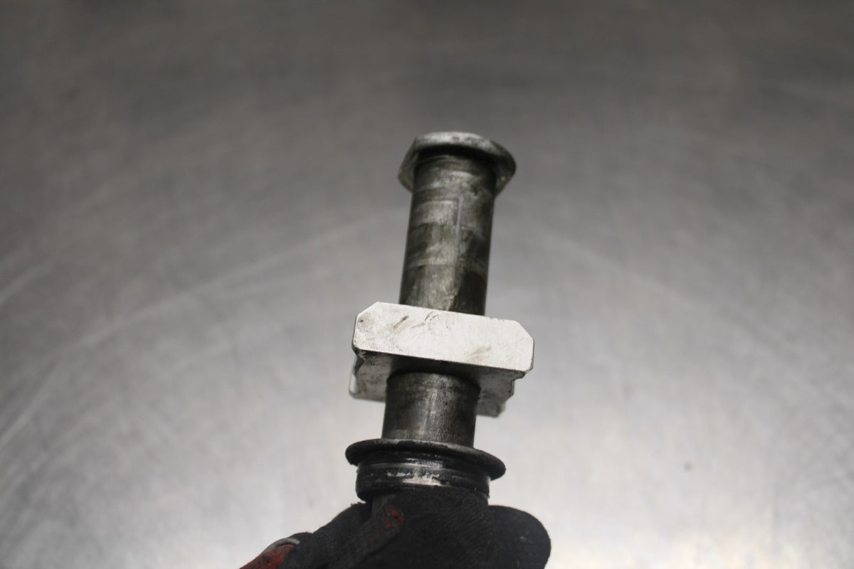 05-06 HONDA CBR600RR REAR AXLE BACK WHEEL RIM PIVOT BOLT AXEL BB945