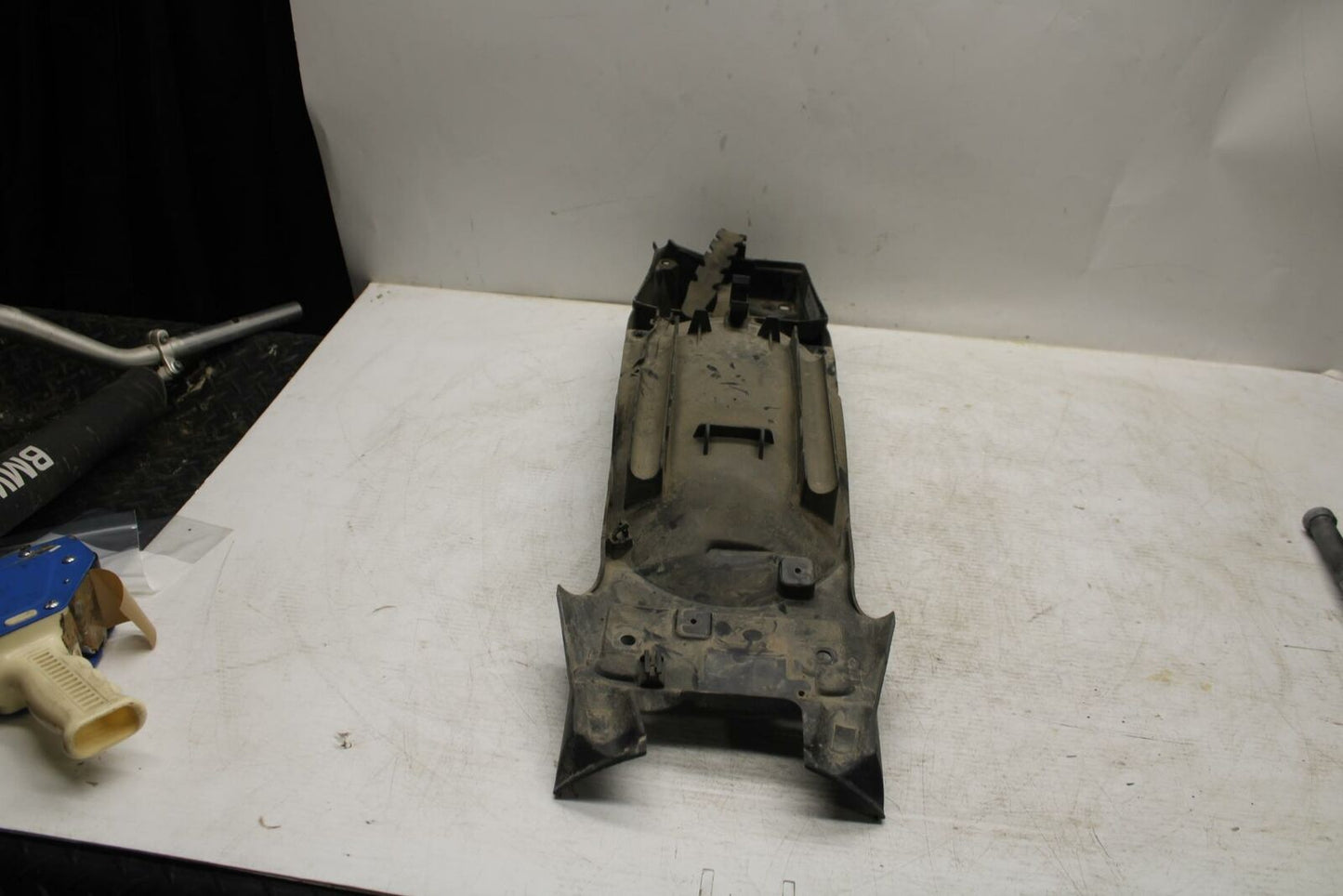 07-13 BMW R1200GS ADVENTURE REAR BACK TAIL UNDERTAIL BATTERY TRAY PLASTIC BB368