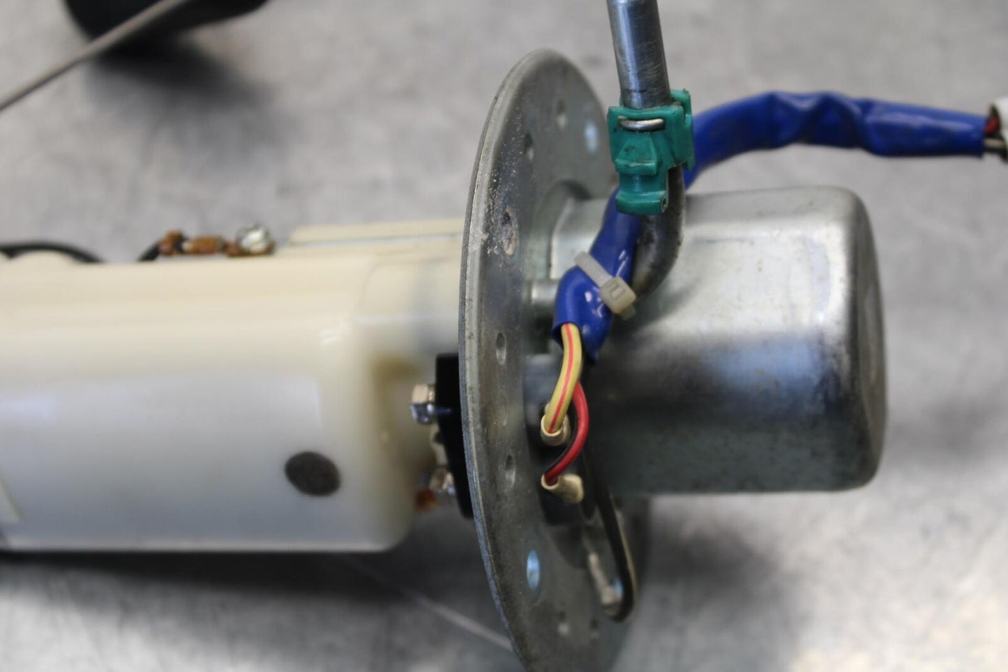 06-07 SUZUKI GSXR750 FUEL PUMP GAS PETROL SENDER UNIT 15100-01H00 BB613