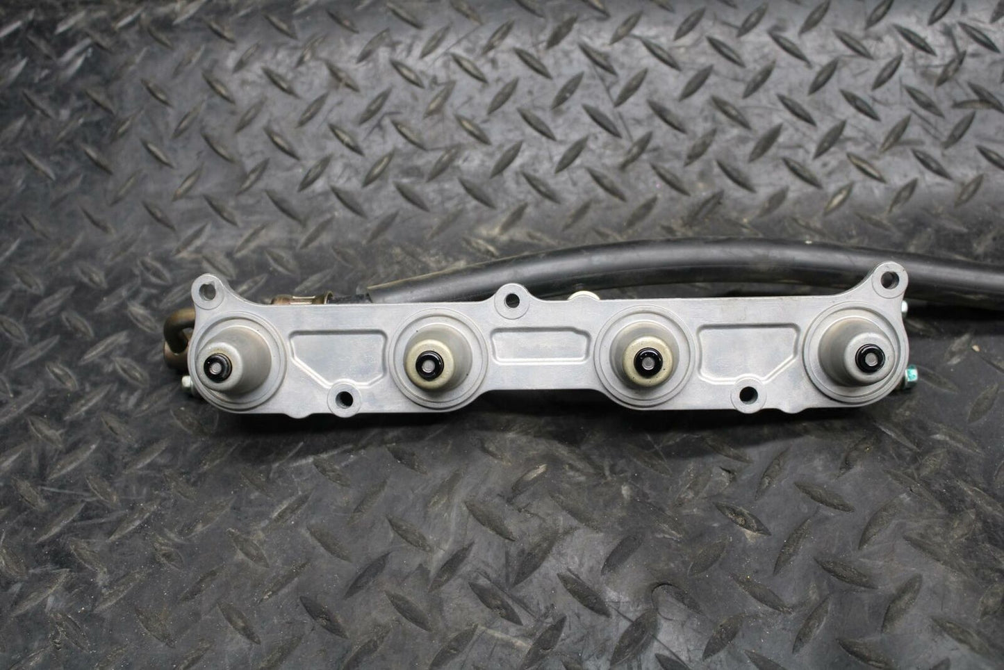 03-04 HONDA CBR600RR SECONDARY FUEL HOSE INJECTORS TOP AIRBOX GAS RAIL BB200