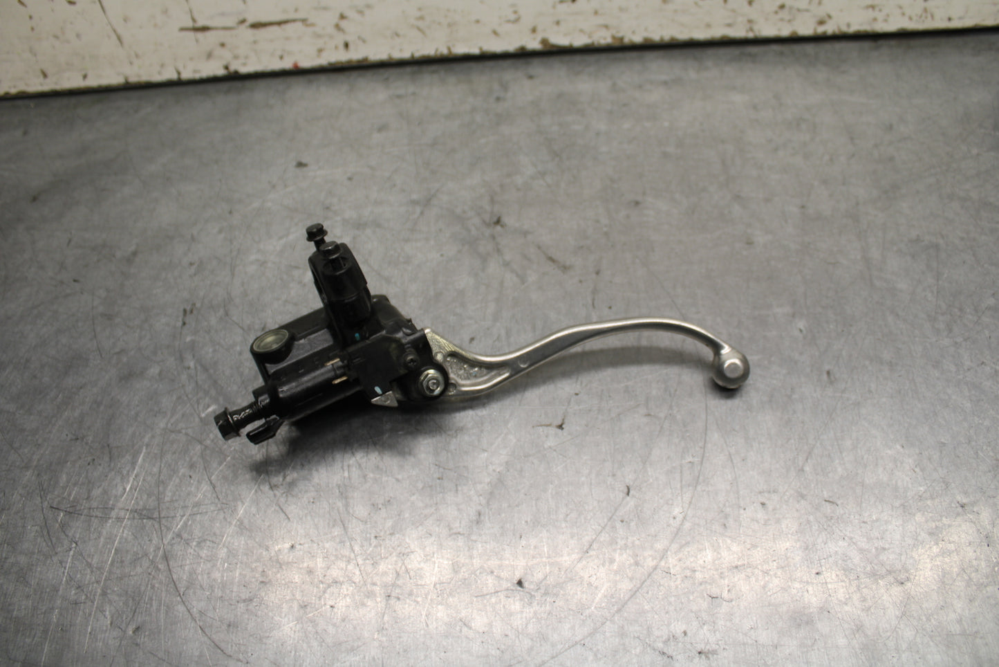 15-16 HONDA CB300F FRONT BRAKE MASTER CYLINDER w/ LEVER BB740