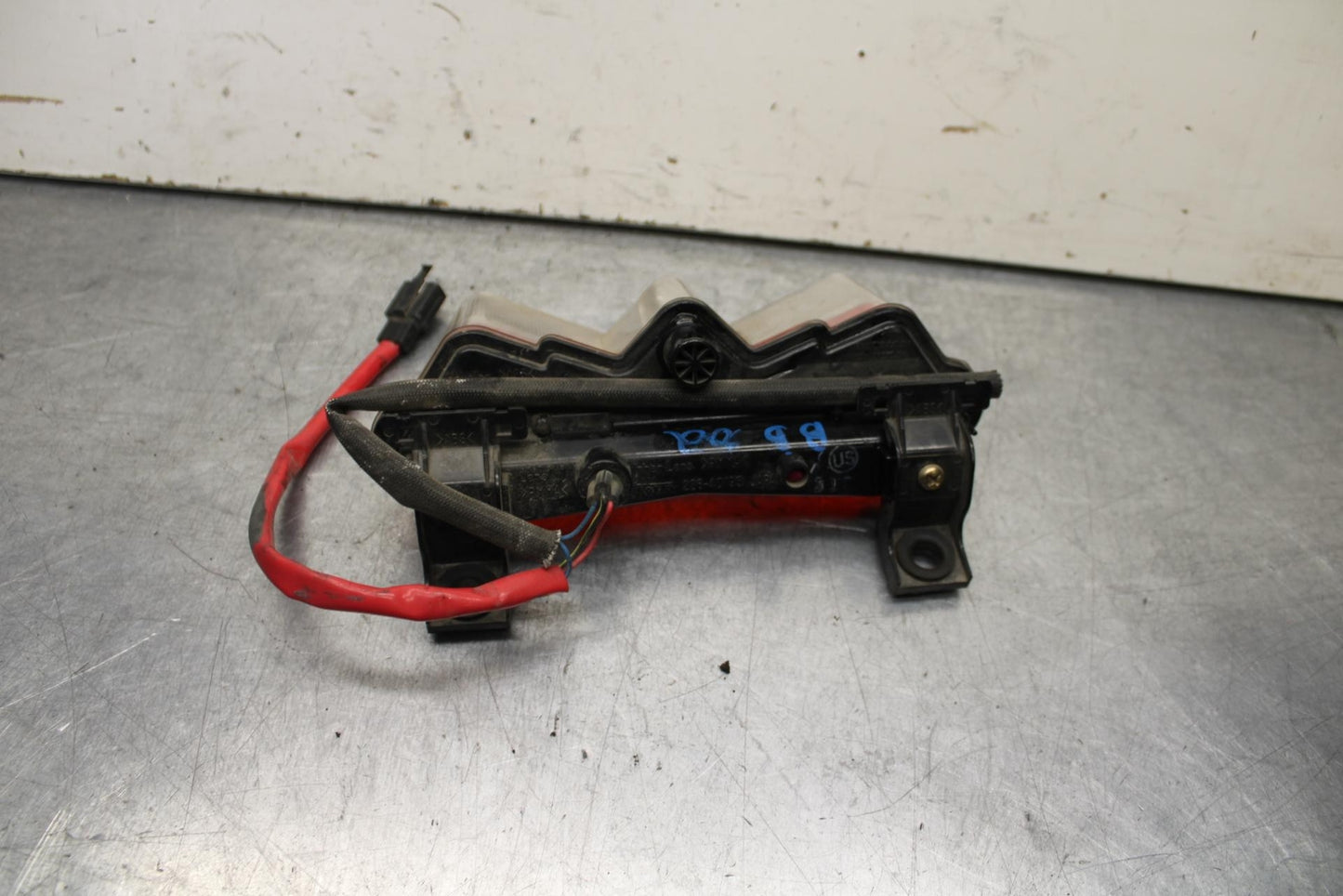 03-04 KAWASAKI NINJA ZX6RR REAR TAIL TAILLIGHT BACK BRAKE LIGHT BB105