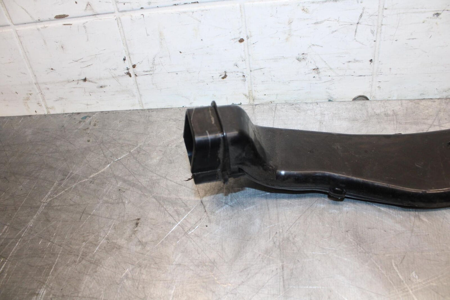 21 HUSQVARNA VITPILEN 401 RAM AIR INTAKE TUBE DUCT BB467