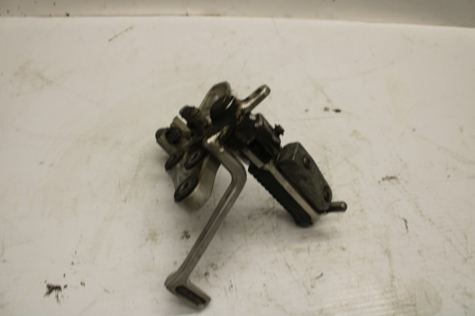 00-07 SUZUKI HAYABUSA RIGHT REARSET REAR SET DRIVER FOOT PEG REST STOP BB281