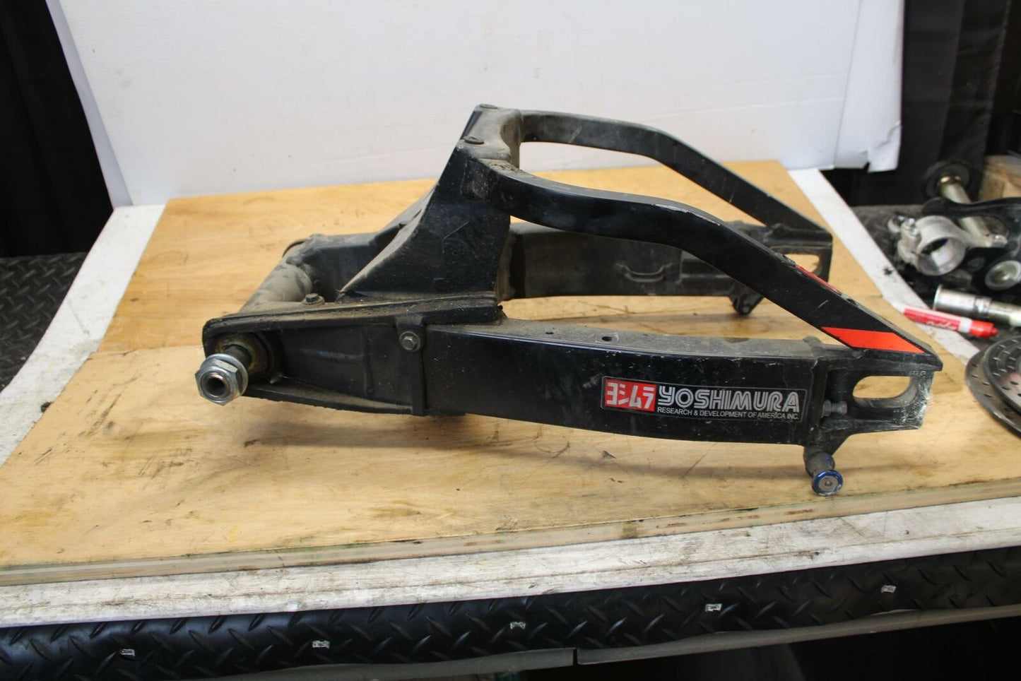 04-05 SUZUKI GSXR600 REAR SWINGARM BACK SUSPENSION SWING ARM BB329