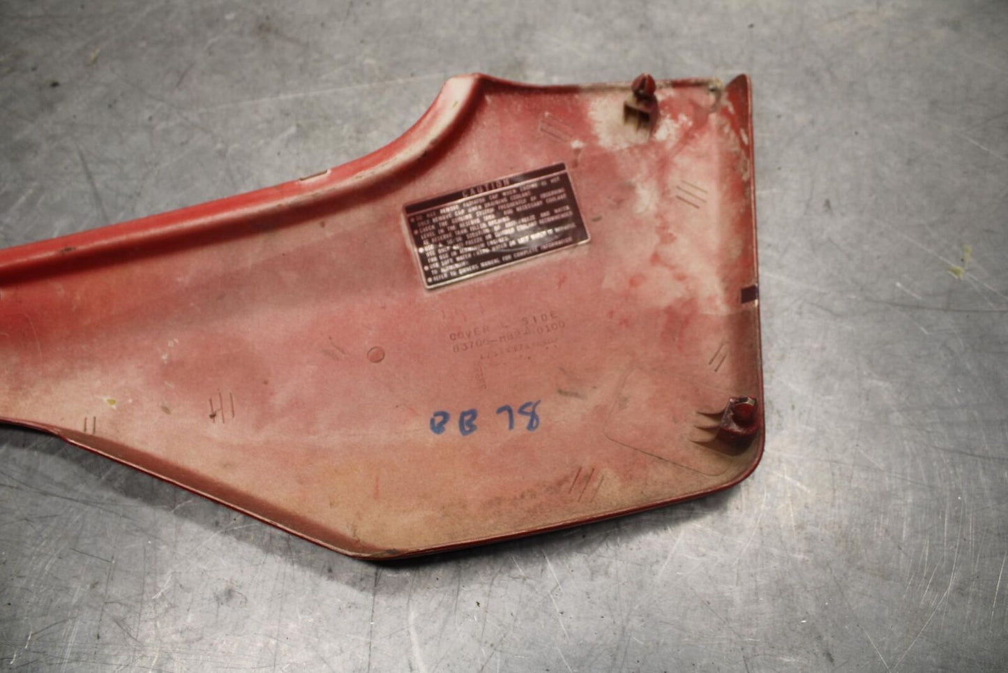 1984 Honda Interceptor 750 VF750F LEFT FRONT SIDE SEAT SADDLE PANEL TRIM BB38
