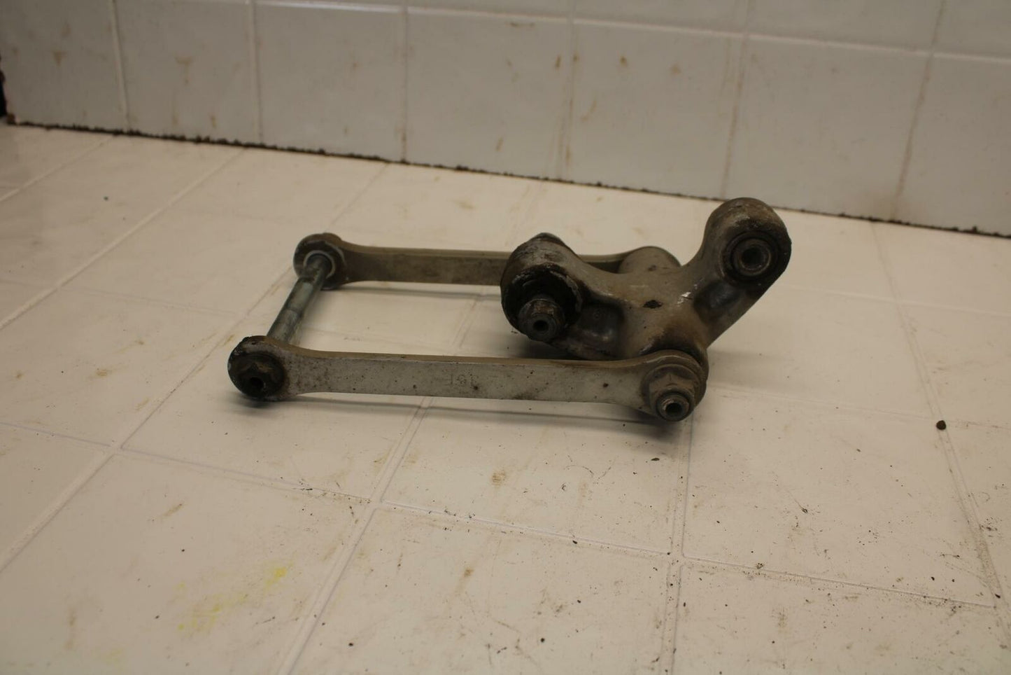 01-02 SUZUKI GSXR750 REAR DOGBONE SHOCK LINKAGE LINK BB402