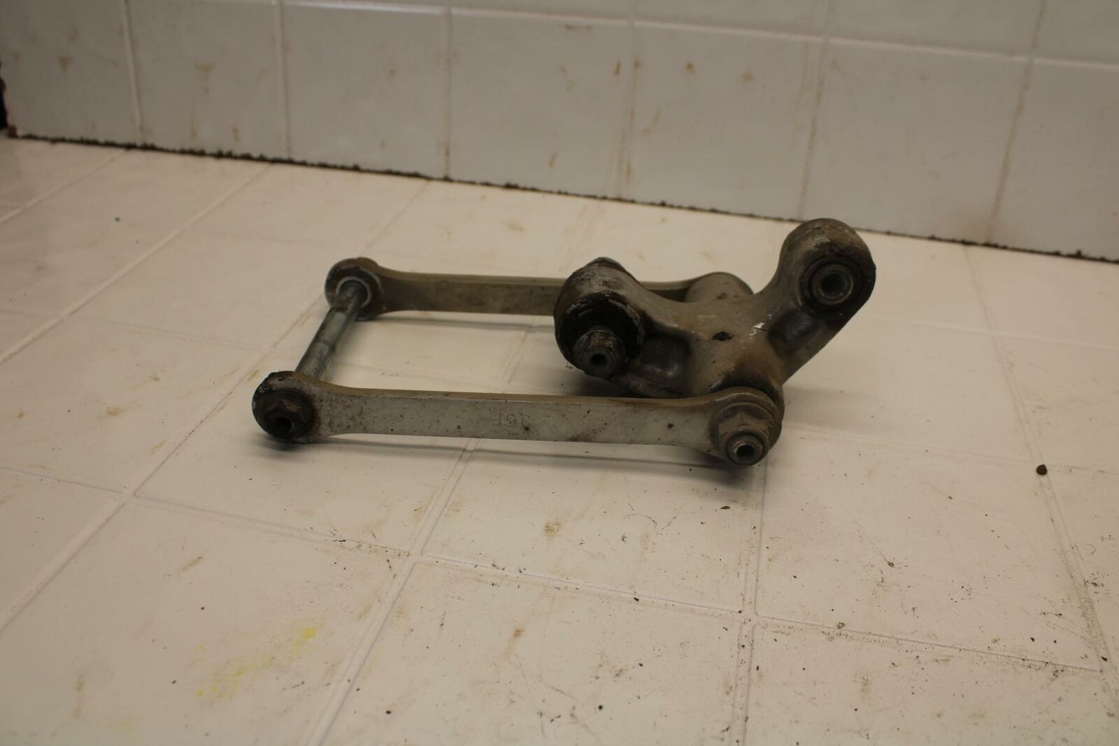 01-02 SUZUKI GSXR750 REAR DOGBONE SHOCK LINKAGE LINK BB402